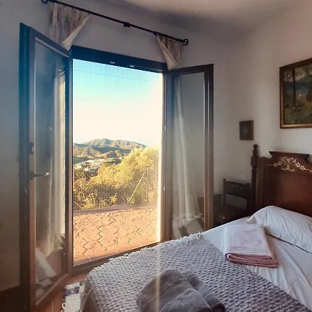 En-suite Bedroom With Private Entrance At Casa Sofija Sedella